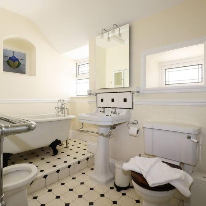 Gorgeous House In Newquay Walking Distance From Fistral Beach ภายนอก รูปภาพ